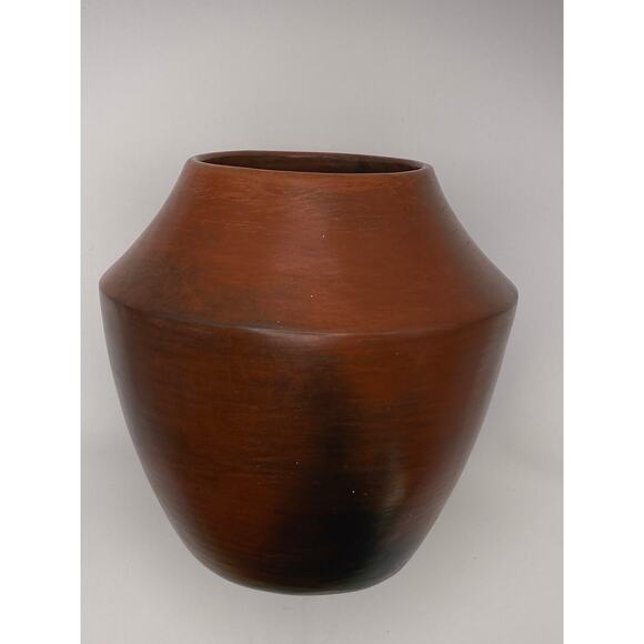 Susie W Crank, Navajo-Diné Hand-coiled Pitch Pine Pottery Small elegant pot